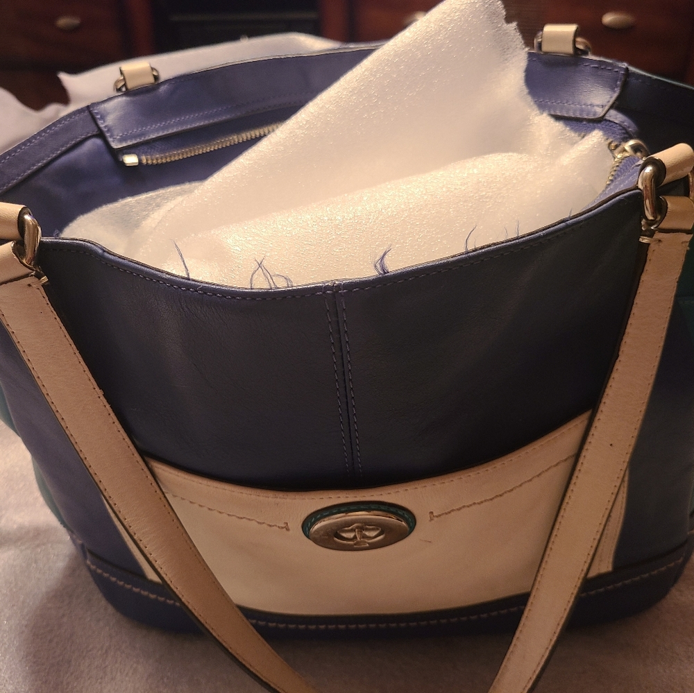 Coach purse - Picture 4 of 7